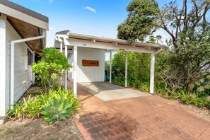Property grounds - Sensational Sun Trap on Estuary Frontage - Pauanui (Pauanui)