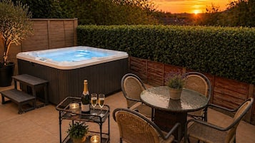 House, 1 Bedroom | Outdoor dining