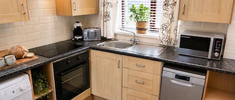 Hus - 1 sovrum | Eget kök | Stort kylskåp, mikrovågsugn, ugn och spishäll