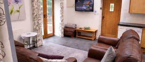 House, 1 Bedroom | Living area | Flat-screen TV, DVD player