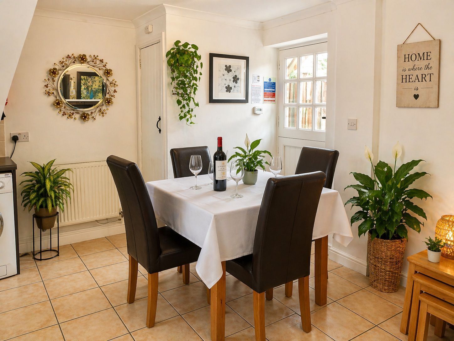 House, 2 Bedrooms | In-room dining