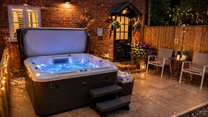 House, 2 Bedrooms | Terrace/patio - Juliet Cottage (Stratford-upon-Avon)