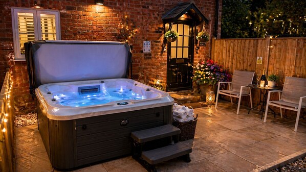 House, 2 Bedrooms | Terrace/patio - Juliet Cottage (Stratford-upon-Avon)