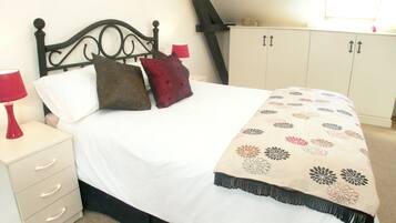 House, 2 Bedrooms | 2 bedrooms, iron/ironing board, free WiFi, bed sheets