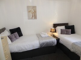 House, 3 Bedrooms | 3 bedrooms, iron/ironing board, free WiFi, bed sheets