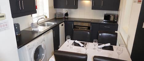 House, 3 Bedrooms | Private kitchen | Full-size fridge, microwave, oven, stovetop