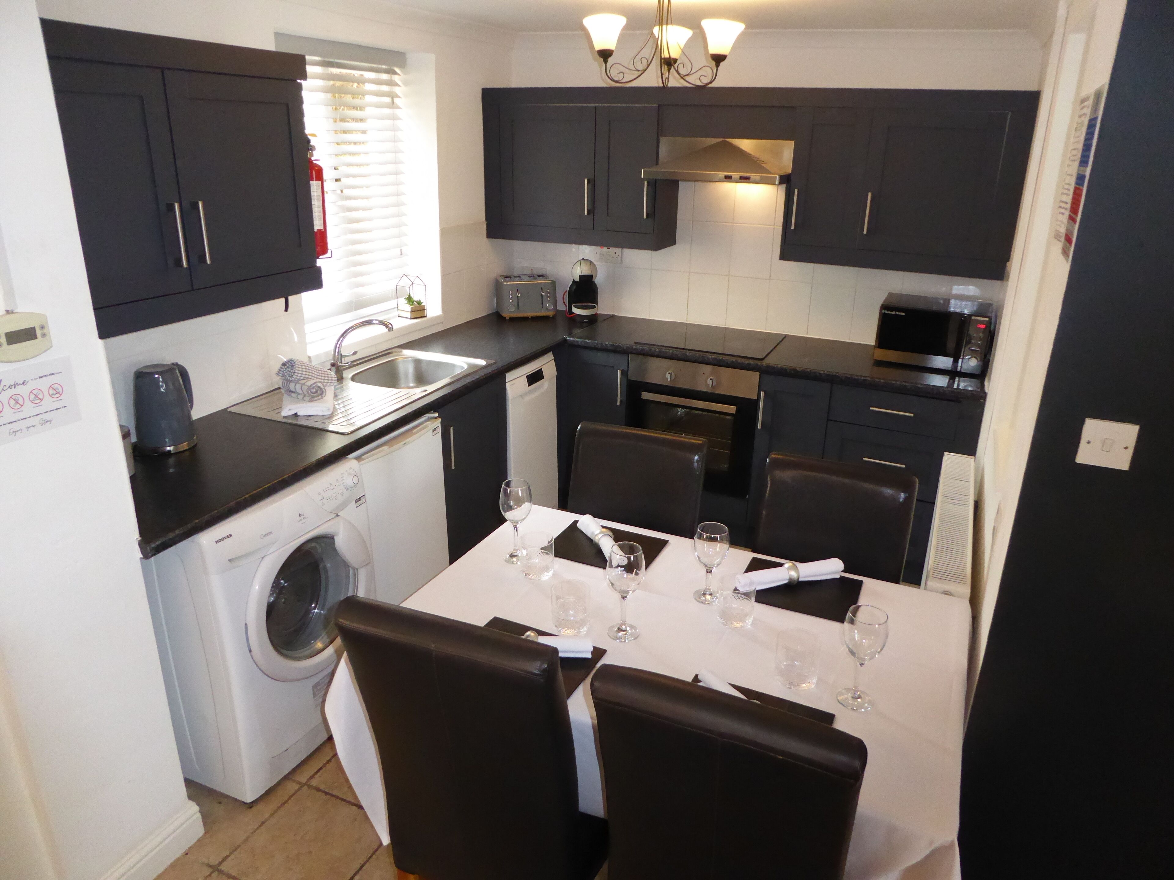 House, 3 Bedrooms | Private kitchen | Full-size fridge, microwave, oven, stovetop