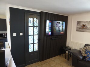House, 3 Bedrooms | Living area | 32-inch flat-screen TV with digital channels, TV, DVD player