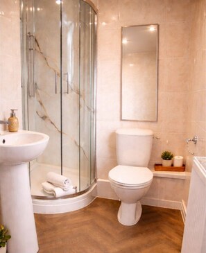 Bathroom - Falstaff Cottage (Stratford-upon-Avon)