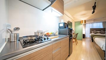 1 Bedroom Apartment | Private kitchen | Fridge, microwave, stovetop, electric kettle