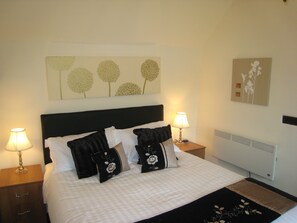 House, 2 Bedrooms | 2 bedrooms, iron/ironing board, free WiFi, bed sheets - Macbeth Cottage (Stratford-upon-Avon)