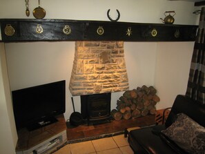 Fireplace - Macbeth Cottage (Stratford-upon-Avon)
