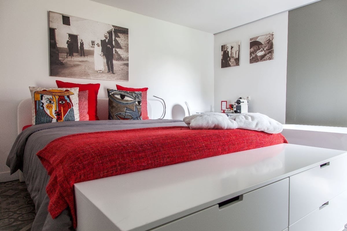 Quarto casal luxo | Quartos à prova de som, ferros/tábuas de passar roupa, Wi-Fi de cortesia