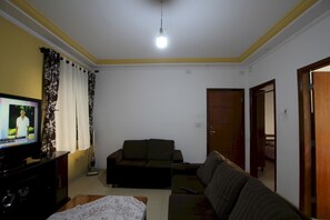 아파트 (2 Bedrooms) | 거실