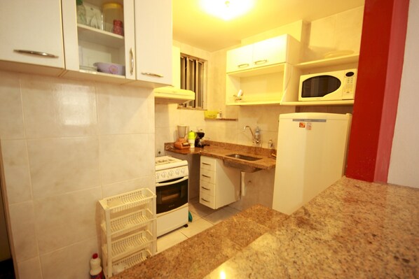 Apartment (1 Bedroom) | Private kitchen | Fridge, microwave, coffee/tea maker, cookware/dishes/utensils