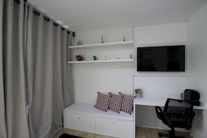 1 bedroom, bed sheets