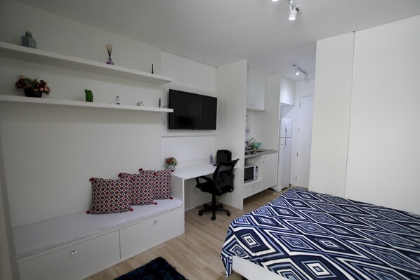 1 bedroom, bed sheets