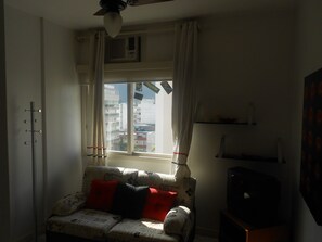 Apartamento (3 Bedrooms) | Sala de estar | TV