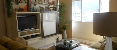 아파트 (3 Bedrooms) | 거실 | TV