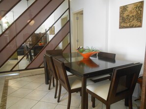 Apartamento (3 Bedrooms) | Cozinha privada | Geladeira, micro-ondas