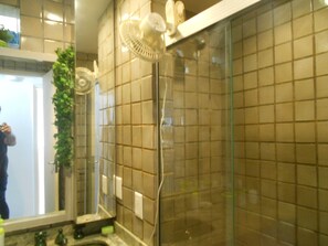 Apartment (3 Bedrooms) | Badezimmer