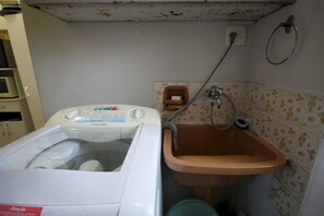 Apartemen (2 Bedrooms) | Kamar mandi