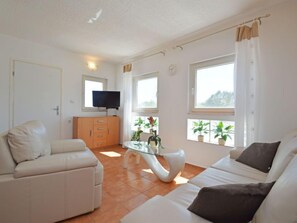 TV - Martina by Interhome (Pula)