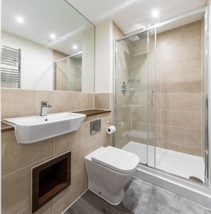 Apartment | 2 Schlafzimmer, schallisolierte Zimmer, Bügeleisen/Bügelbrett