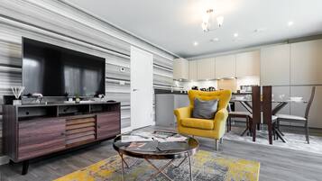 Apartment | Living area | Flat-screen TV