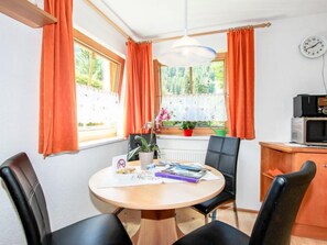 تناول الطعام