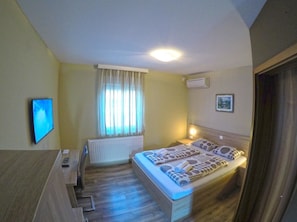 Double Room (1)