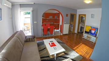Departamento (2) | Área de sala de estar | Televisión de pantalla plana