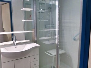 Hair dryer, towels