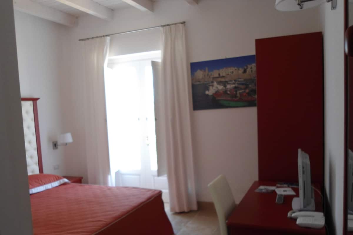 Double Room | 1 bedroom, minibar, in-room safe, individually decorated