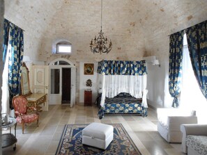 套房 (Regal) | 迷你吧、客房内保险箱、特色装修、办公桌