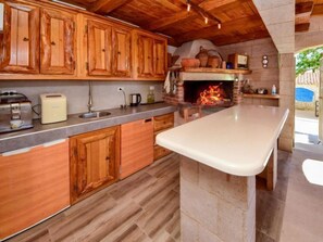 Kühlschrank, Mikrowelle, Ofen, Geschirrspüler