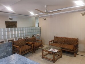 Lobby - Gulberg View Hotel (Lahore)