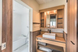 Deluxe Villa (Villa B) | Bathroom sink - Mihana Onna-Son (Onna)