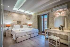 Deluxe Villa | 4 bedrooms, in-room safe, iron/ironing board, free WiFi - Villa Roxa (Zakynthos)