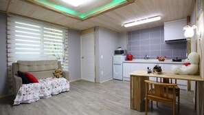 Room (15 PY, Haengbok) | In-room dining