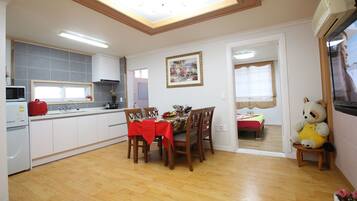 Værelse (15 PY, Sarang) | Spisning på værelset