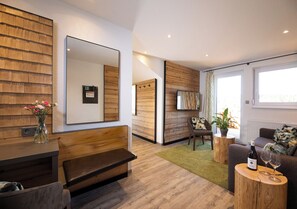 Suite – junior | Skrivebord, blendingsgardiner, wi-fi (inkludert) og sengetøy