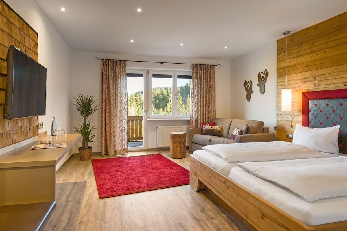 Superior tweepersoonskamer, balkon | Een bureau, verduisterende gordijnen, gratis wifi, beddengoed