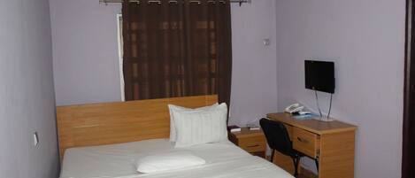 Chambre Standard | Décoration personnalisée, ameublement personnalisé, bureau