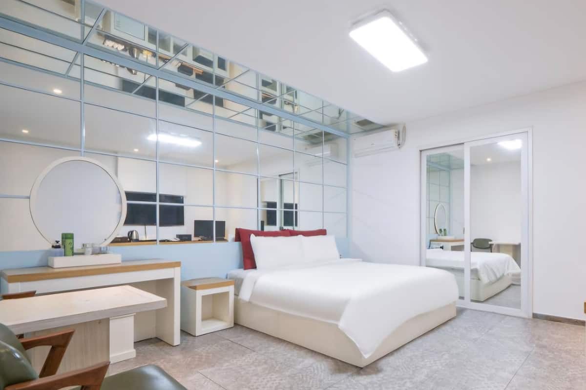 Economy Room, Terrace (A) (Disposable bed sheets, Bathtub) | 遮光窗帘、熨斗/熨板、免费 WiFi、床单