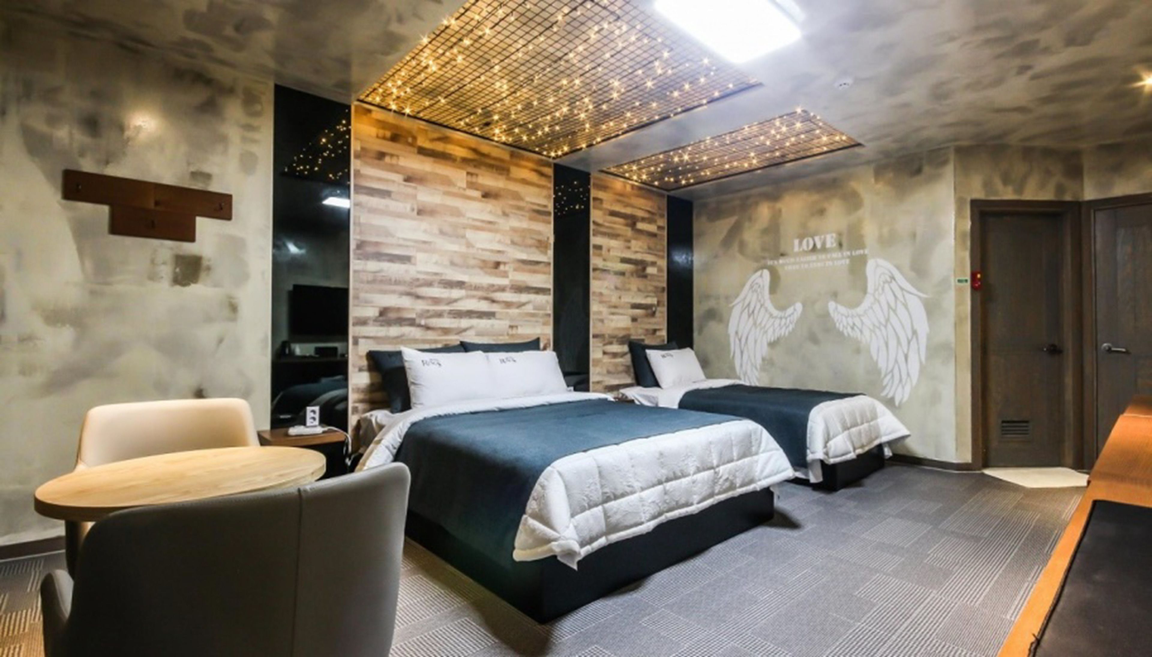 Twin Room (Disposable bed sheets, Bathtub) | Blackout curtains, iron/ironing board, free WiFi, bed sheets