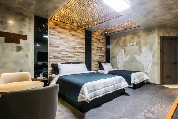 Twin Room (Disposable bed sheets, Bathtub) | Blackout drapes, iron/ironing board (on request), WiFi (free)