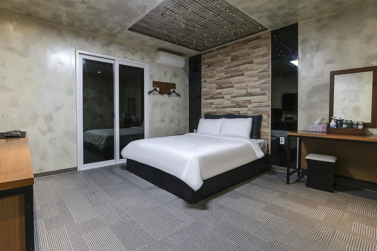 Premium Room, Terrace (B) (Disposable bed sheets, Bathtub) | 遮光窗帘、熨斗/熨板、免费 WiFi、床单