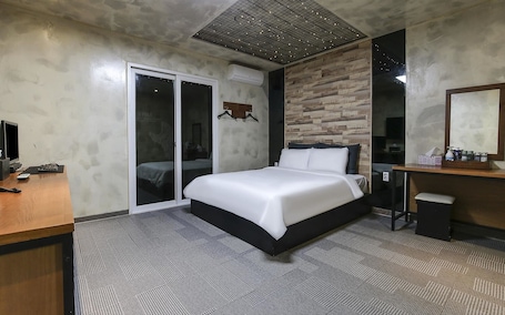 Premium Room, Terrace (B) (Disposable bed sheets, Bathtub) | Blackout drapes, iron/ironing board, free WiFi, bed sheets. Rings Motel