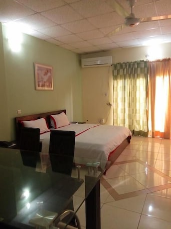 Grand Room | Individually decorated, individually furnished, desk, laptop workspace